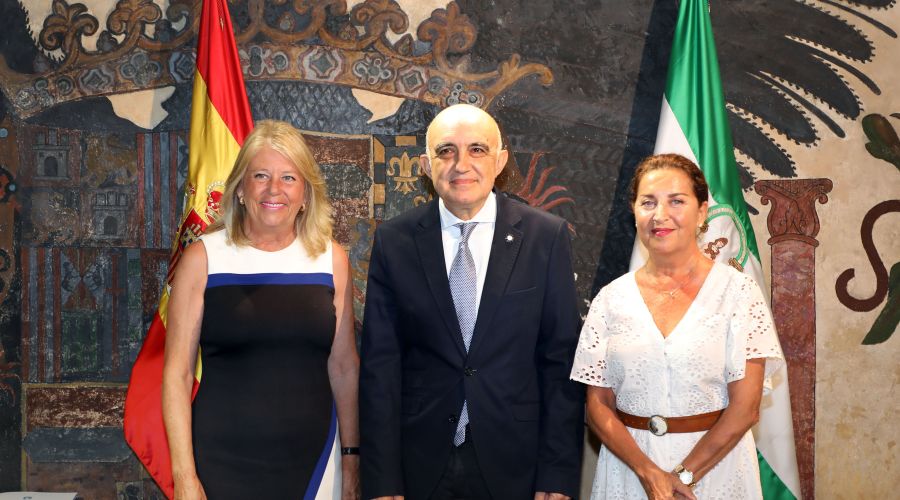 El Ayuntamiento renueva los convenios con Bancosol y Cudeca para prestar apoyo a los programas que desarrollan ambas entidades y que benefician a más de 3.600 personas en el municipio