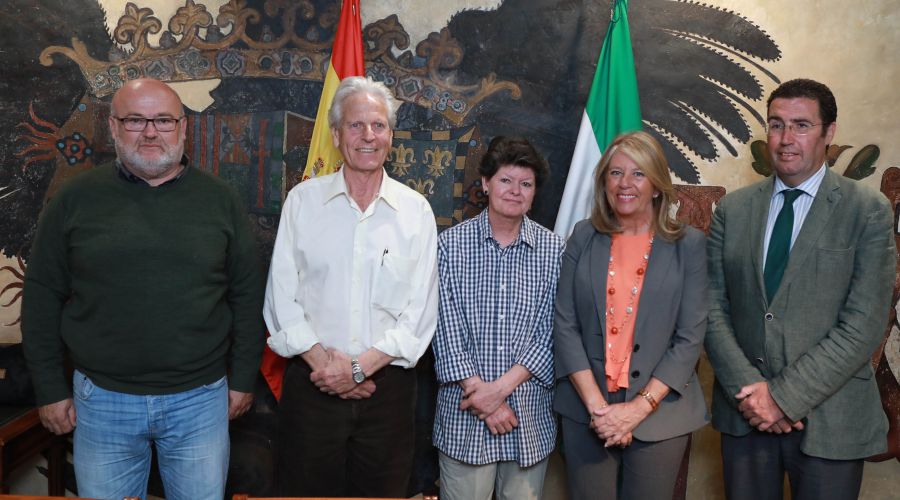 El Ayuntamiento firma un convenio con la Triple A con una subvención de 60.000 euros para contribuir al mantenimiento de la asociación de animales abandonados