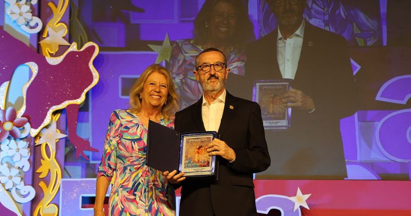 Marbella inició anoche su Semana Grande con el emotivo pregón de Aurelio Gómez, que recorrió cuatro décadas de feria y transformación de la ciudad