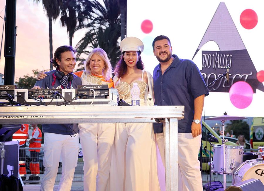 Marbella y San Pedro Alcántara celebran la noche mágica de San Juan con música en directo y una numerosa participación