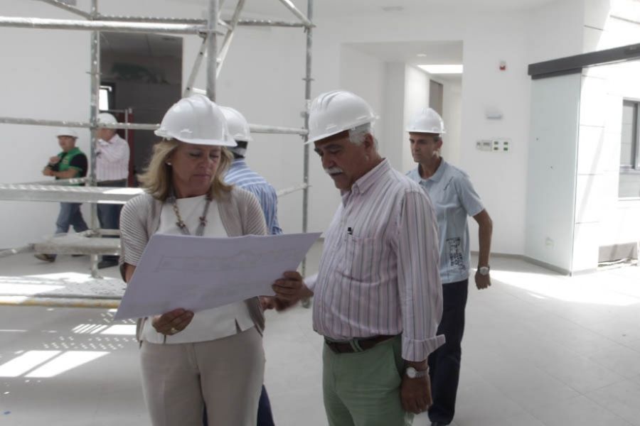 Imagen de la noticia La alcaldesa visita las obras del Centro de Servi…