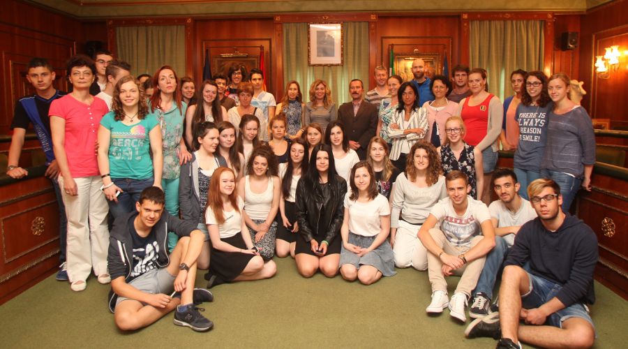 El Ayuntamiento recibe la visita de estudiantes europeos que se encuentran realizando un intercambio con el IES Pablo del Saz