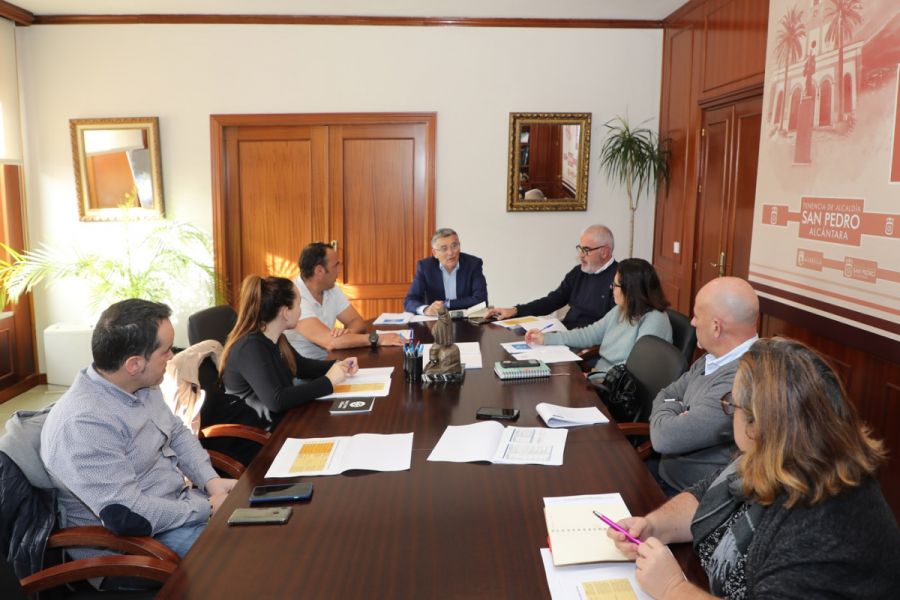 Imagen de la noticia El Ayuntamiento mantiene una reunión con los cole…