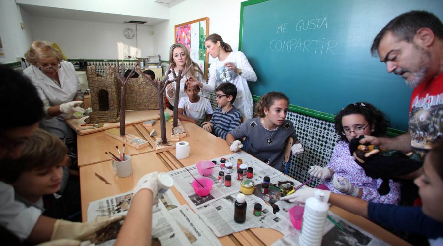 Tres colegios elaboran sus propios belenes dentro del Programa Marbella-San Pedro Educa