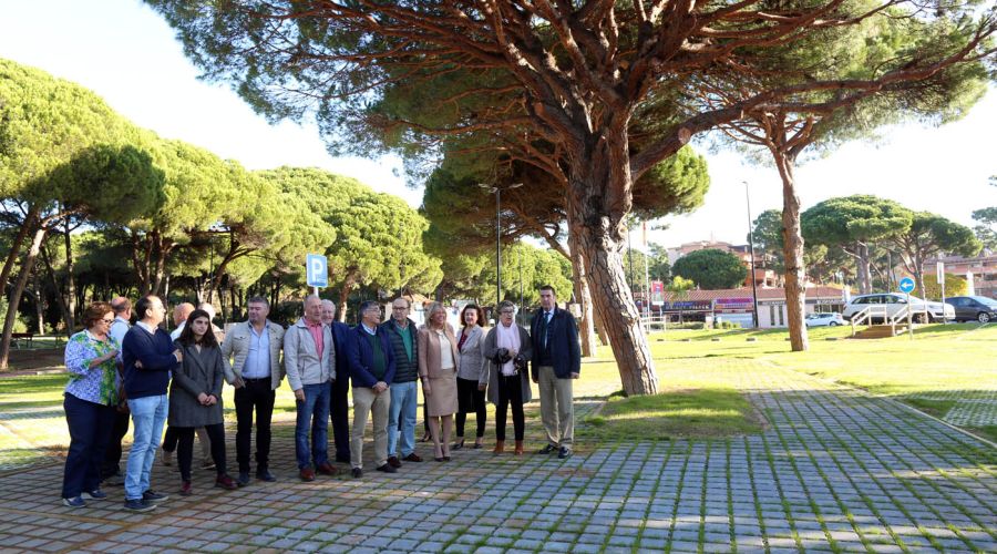 El Ayuntamiento pone en funcionamiento un eco-aparcamiento en Las Chapas para medio centenar de vehículos y una veintena de motos y bicicletas
