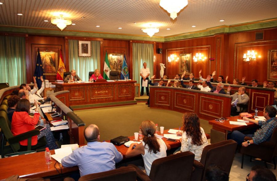 Imagen de la noticia El Pleno avanza en la normalidad urbanística con…