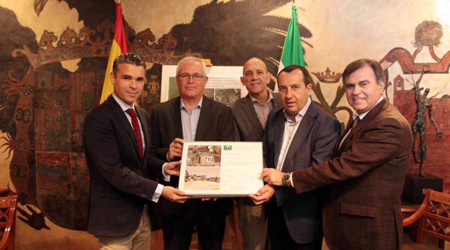 La Junta de Andalucía entrega al Ayuntamiento el proyecto de la pasarela sobre la carretera de Ronda a su paso por San Pedro Alcántara