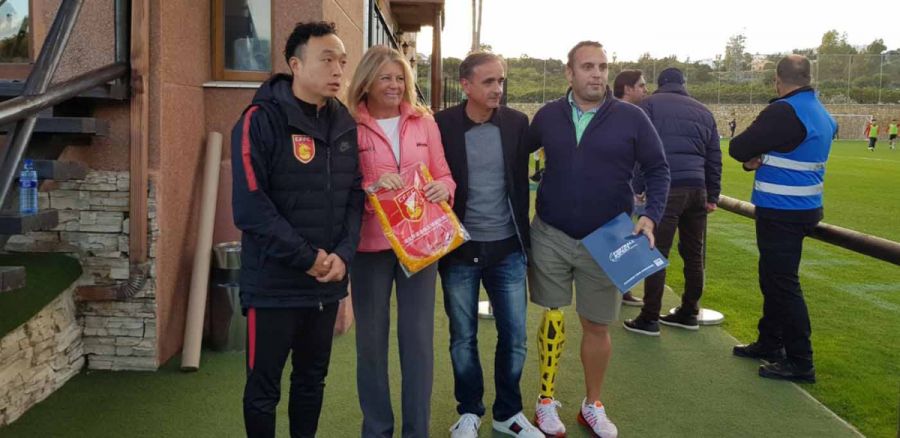 Imagen de la noticia La alcaldesa destaca la labor de Marbella Footbal…