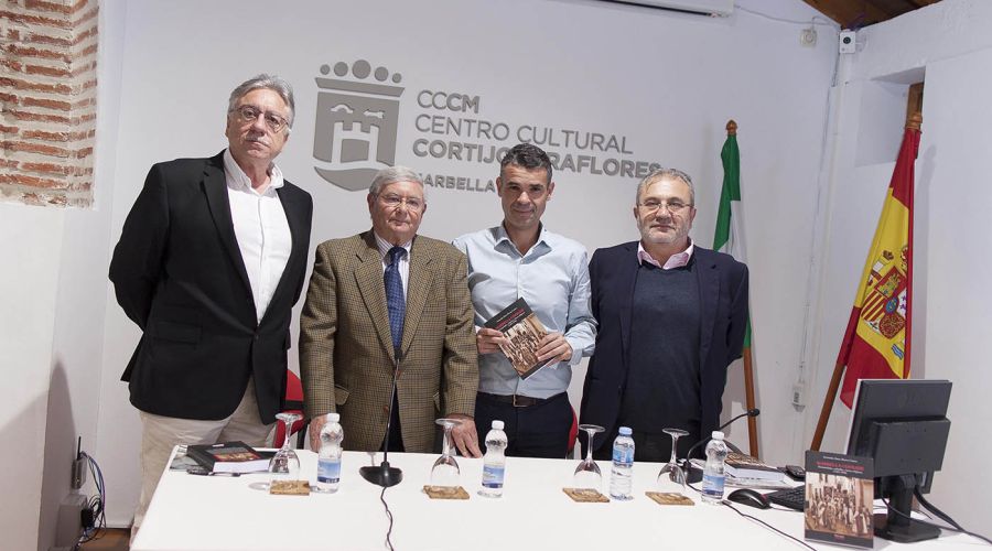 El alcalde asiste a la presentación del libro \'Marbella Cofrade, Hermandades, Cofradías y Fiestas Religiosas (1485-1950)\'