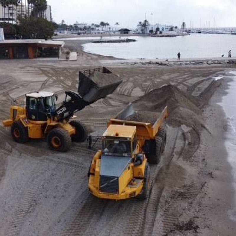 El Ayuntamiento actúa de urgencia en las playas de El Faro y La Fontanilla tras los graves daños provocados por los temporales